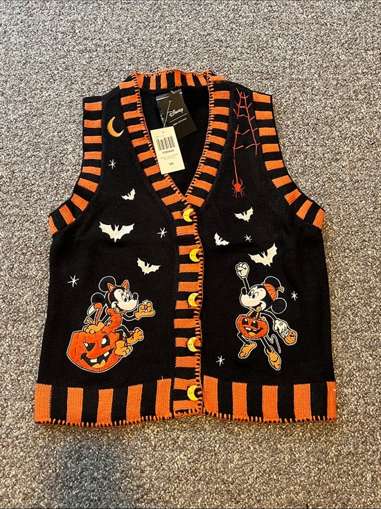 Her Universe Sweaters - Her universe Disney Halloween sweater vest